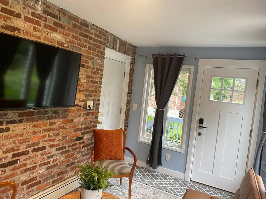 Unique & Peaceful Boston Home Экстерьер фото
