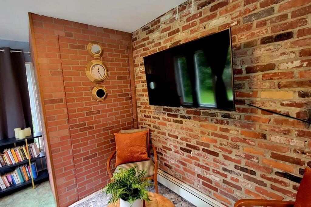 Unique & Peaceful Boston Home Экстерьер фото